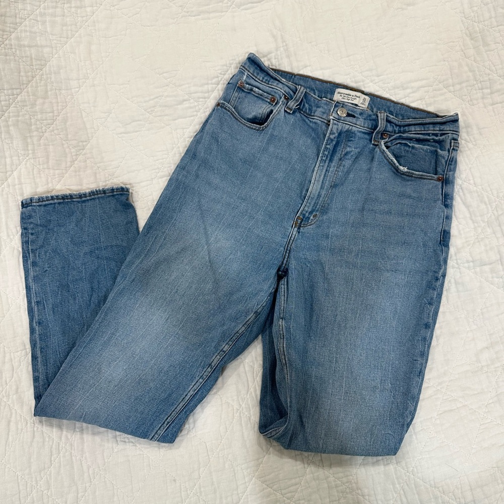 Abercrombie & Fitch 90’s Slim Straight Ultra High Rise